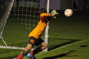 Aber nur unser Keeper John rettet uns vor einer noch deftigeren Niederlage